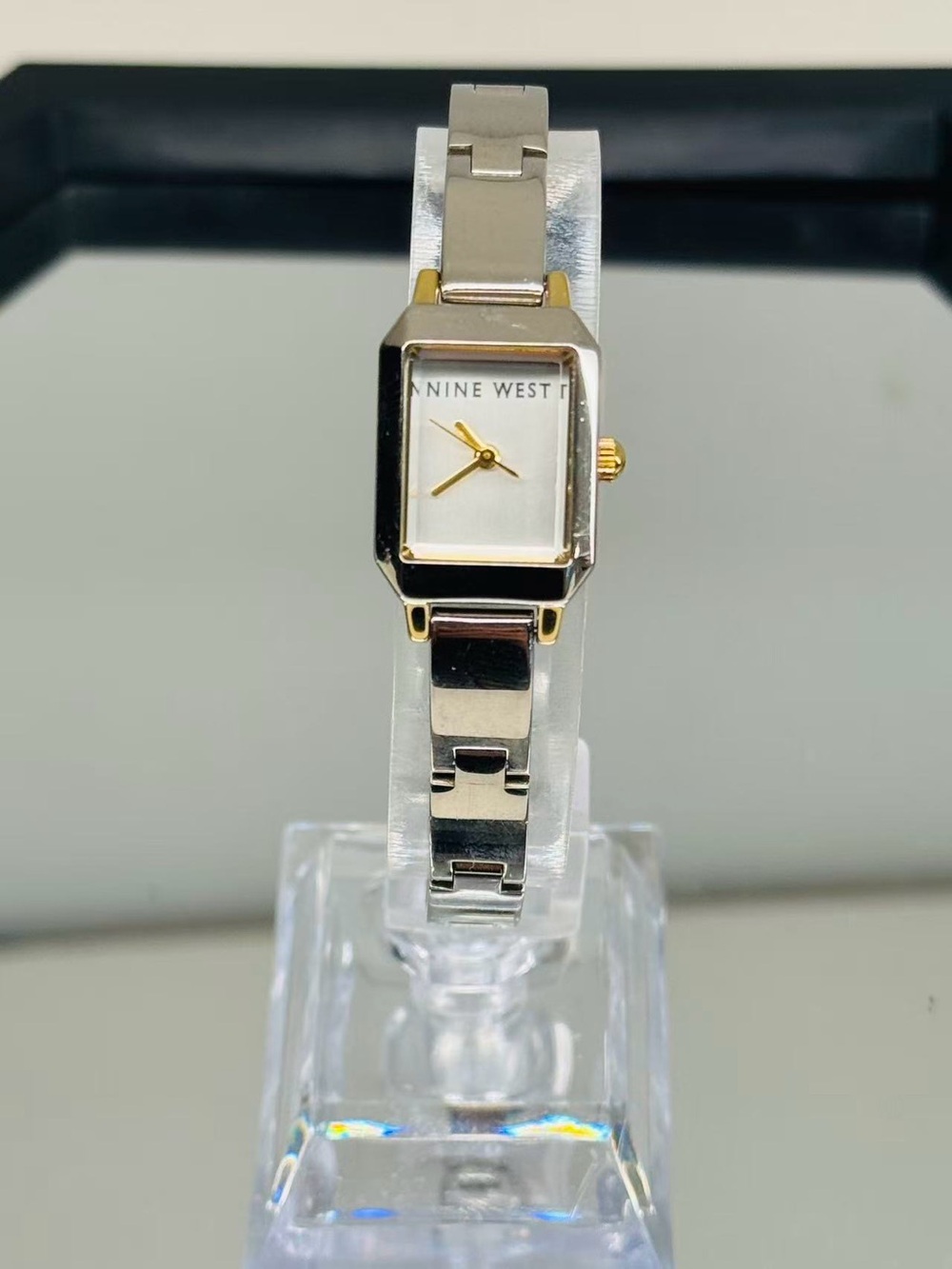 Nine West Women’s Rectangle Watch Silver Tone Bracelet Quartz New Battery Runs